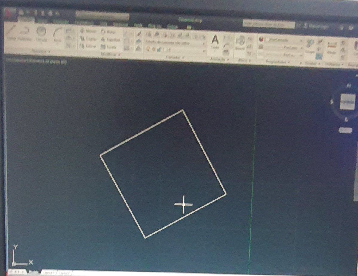 Pcastroneto's tweet image. mano 1 hora de aula de autocad o professor ficou 1 hora pra explicar como faz isso
serio não é possível puta q pariu