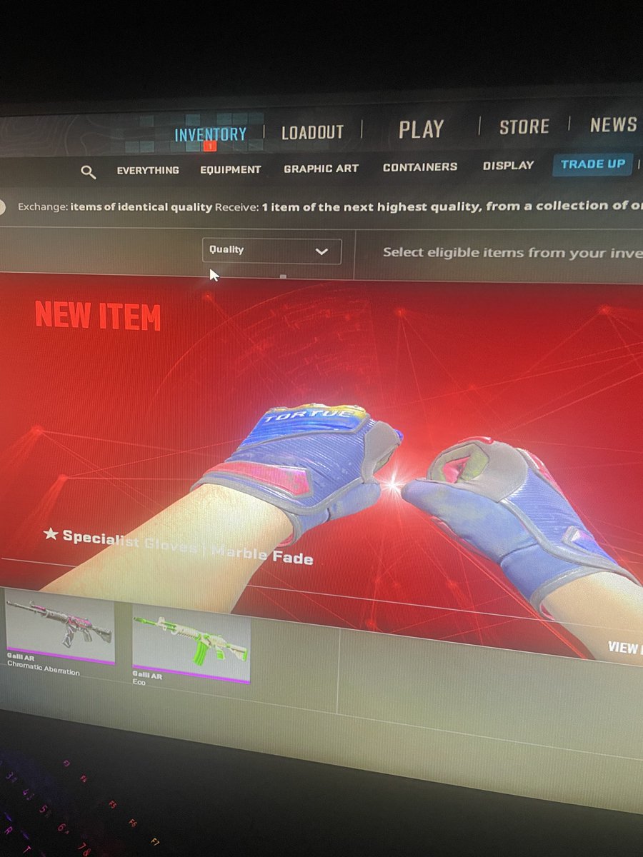 ExtinctCS2's tweet image. Rip the CS skin market, just traded 5 shitty red skins for a new pair of gloves