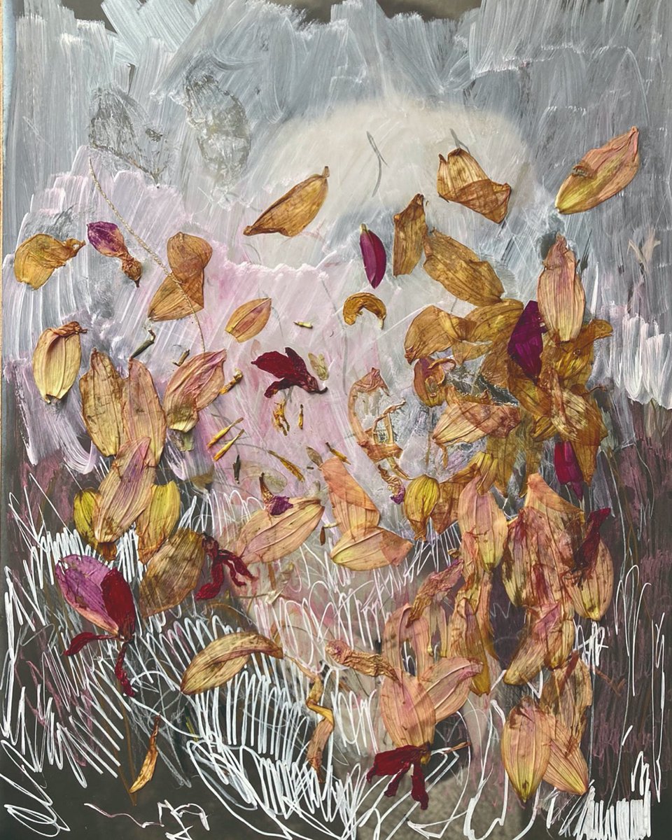 danaAfanego's tweet image. gn dear friends
REcollection I
Is a piece made by using a found old photography, collected flowers, painting and drawing
1/1 0.7 Sol 
@exchgART