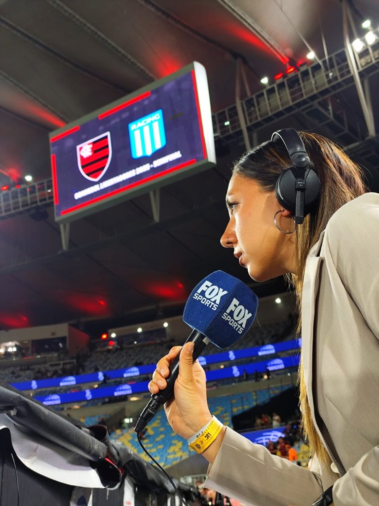 Creo que es la mejor foto que me sacaron en mi vida. No soy de entender rápido los desafíos profesionales que se me presentan ni de asimilarlos así como si nada, pero creo que prefiero seguir de esta forma. 
Hoy, una nueva aventura. Semis, Flamengo y Racing para <a href="/FOXSportsArg/">Fox Sports Argentina</a>