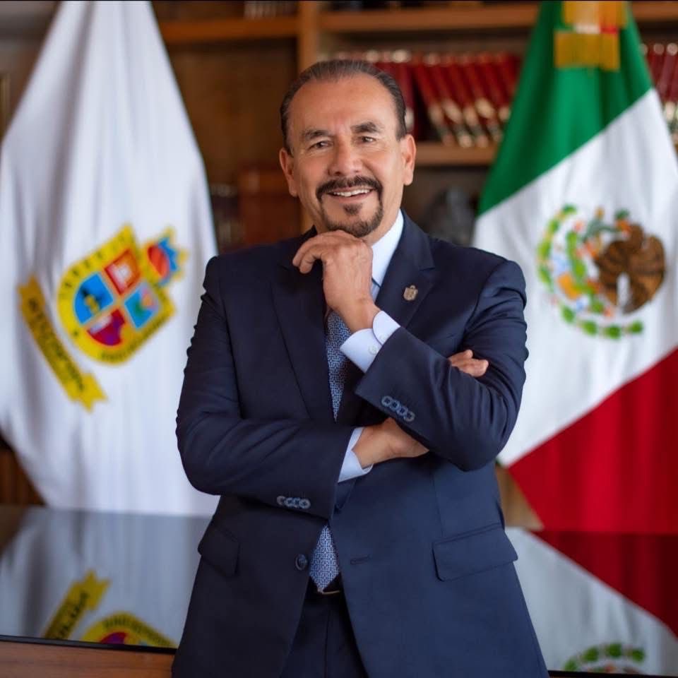 LasVoces_Edomex's tweet image. 🏆👏 ¡#Atizapán vuelve a destacar a nivel nacional!

El alcalde @Pedro_RVillegas fue reconocido por tercera ocasión consecutiva como el #mejor presidente municipal de México en la categoría de ciudades medianas, con una aprobación del 67%, según CE Research. 🇲🇽✨