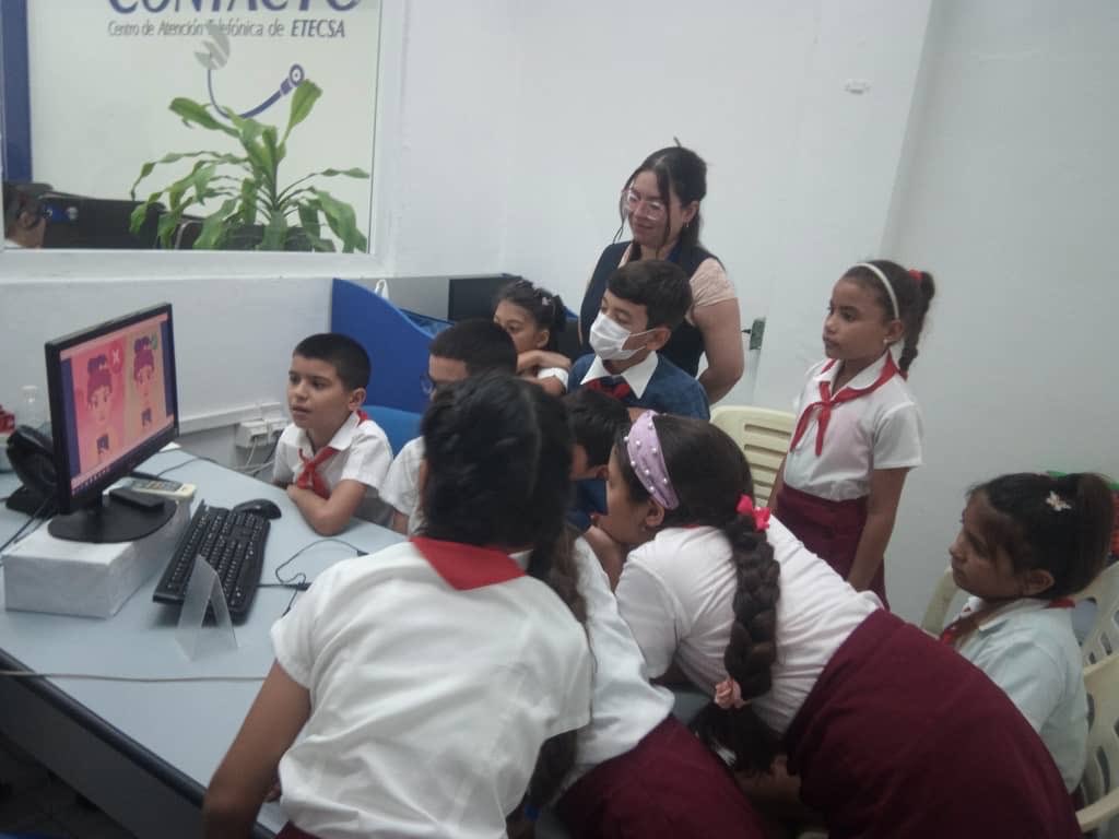 Intercambio en el día de hoy de los estudiantes integrantes del Círculo de Interés " Amiguitos de las Telecomunicaciones"  con las trabajadoras del Centro de Atención Telefónico de <a href="/ETECSA_Cuba/">ETECSA</a> #LasTunas
