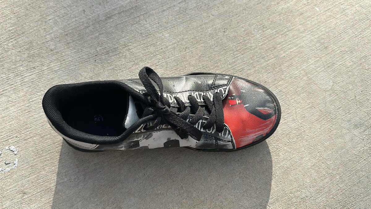 cutmynip's tweet image. trading 1 shoe for 1 #breachbellwether ticket dm me if interested
