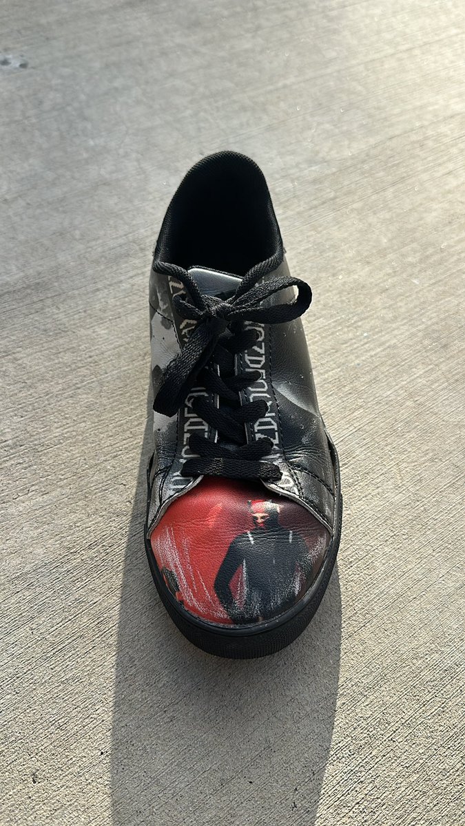 cutmynip's tweet image. trading 1 shoe for 1 #breachbellwether ticket dm me if interested