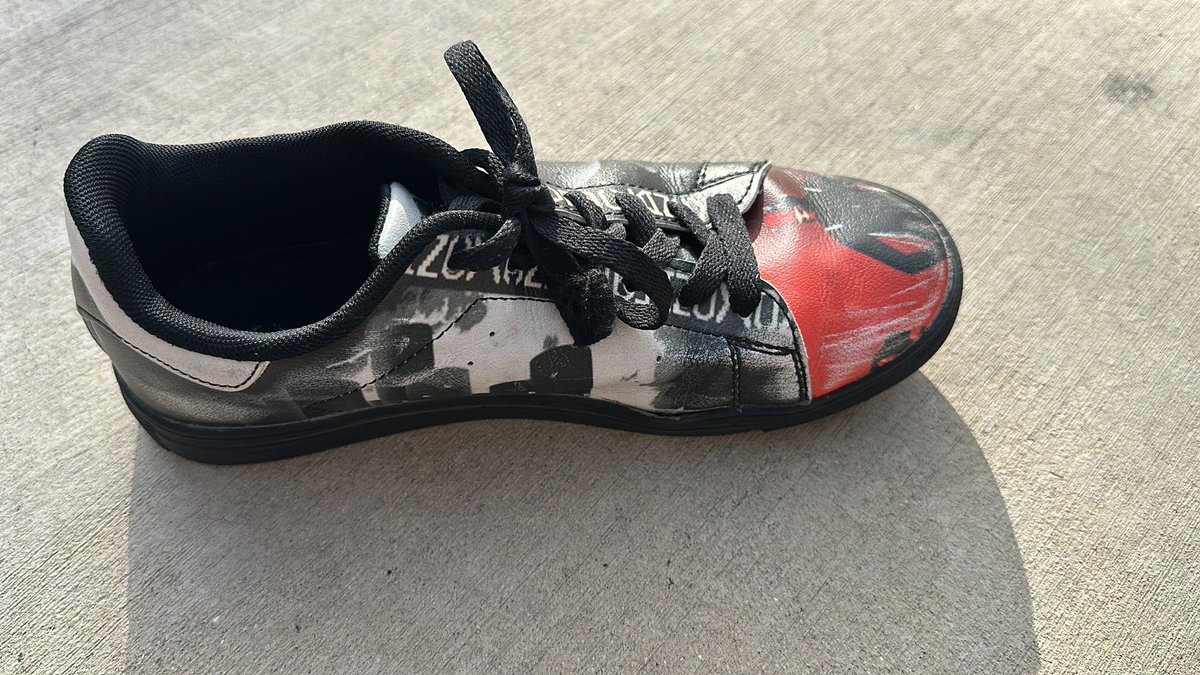 cutmynip's tweet image. trading 1 shoe for 1 #breachbellwether ticket dm me if interested