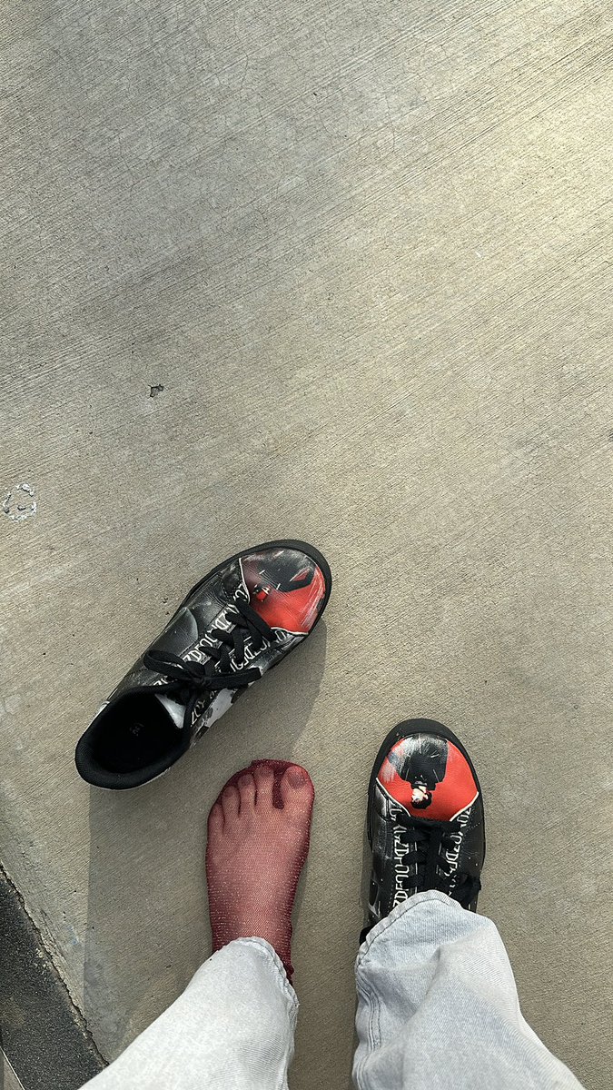 cutmynip's tweet image. trading 1 shoe for 1 #breachbellwether ticket dm me if interested