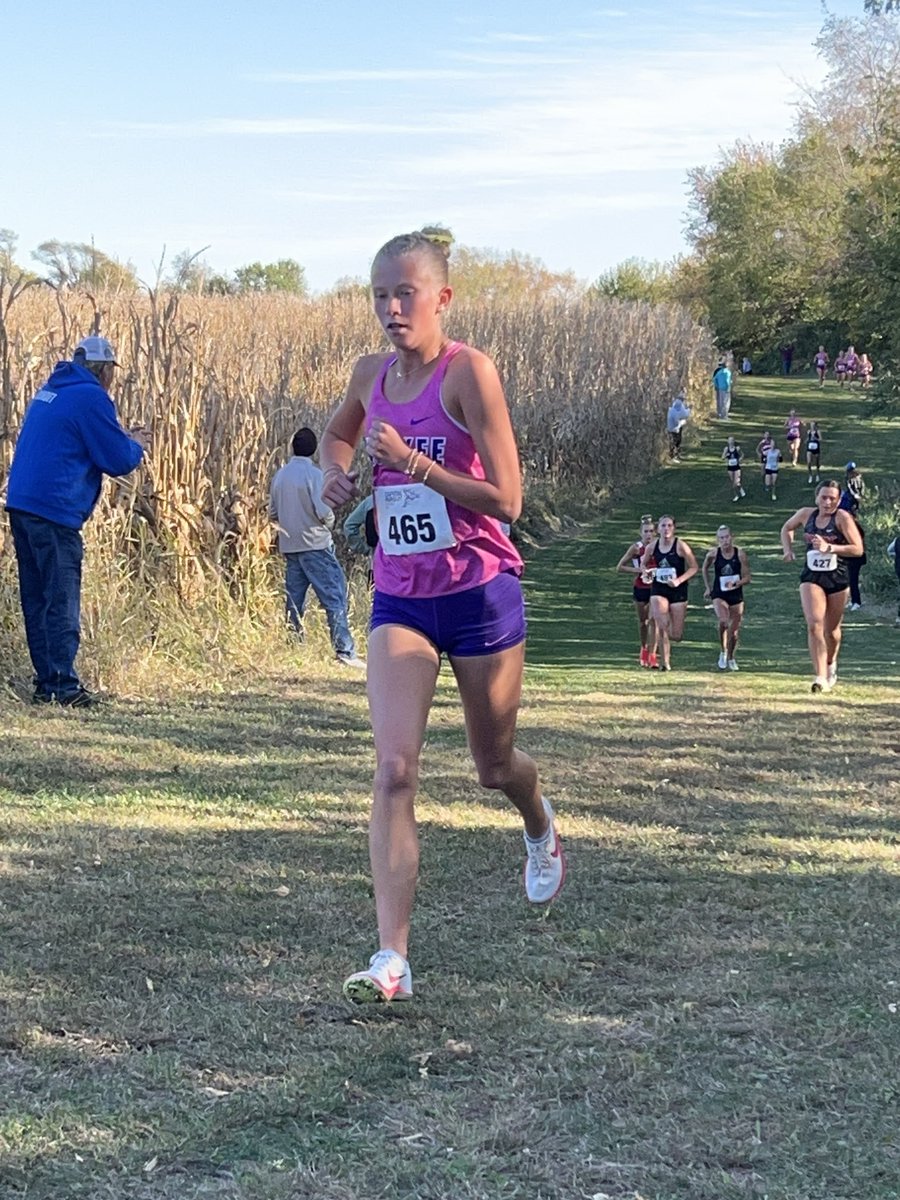 waukeegirlsxc's tweet photo. Congratulations to Sydney Burrier (7th-18:56) and Avery Driscoll (10th-19:05) for finishing in the top 15! https://t.co/JmvMA2nopa