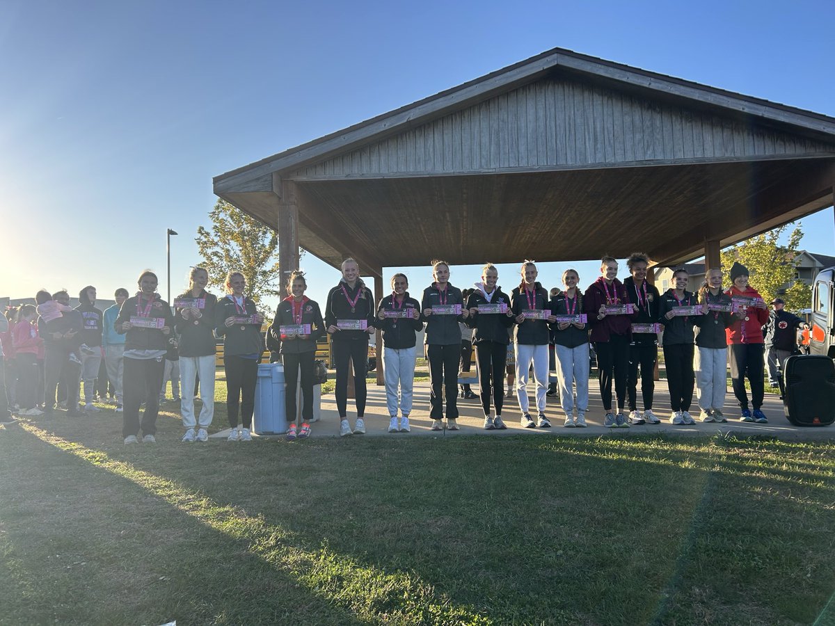 waukeegirlsxc's tweet photo. Congratulations to Sydney Burrier (7th-18:56) and Avery Driscoll (10th-19:05) for finishing in the top 15! https://t.co/JmvMA2nopa