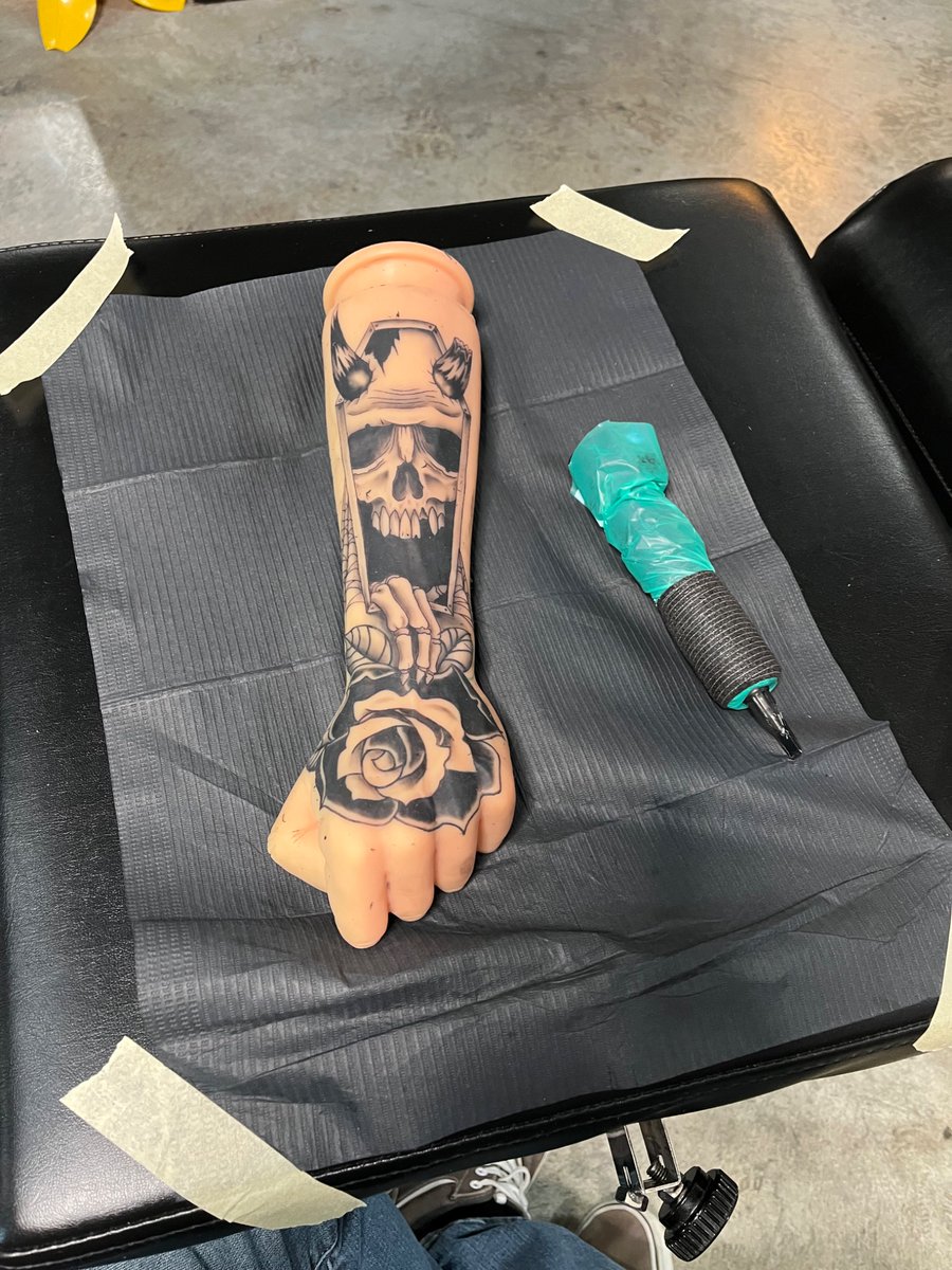 PetroTattoos's tweet photo. The fister project is coming along! https://t.co/524VLmQpKd