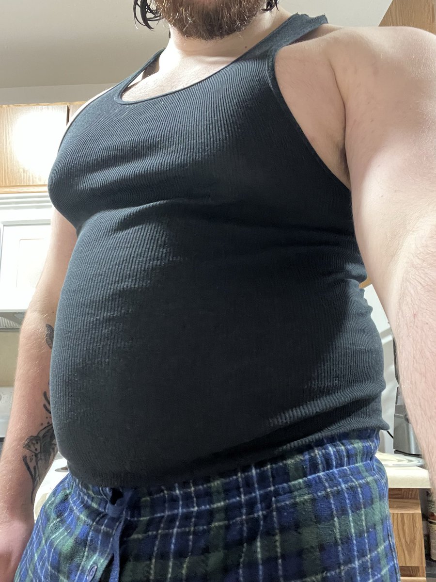 Thickerfaster's tweet image. I thought black was slimming?