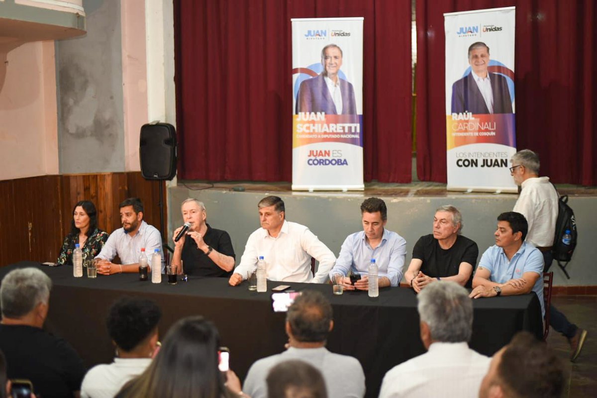Hoy estuvimos en Cosquín, junto al intendente <a href="/cardinali_raul/">Raúl Cardinali</a> y el candidato <a href="/Emipaintendente/">Emiliano Paredes Intendente</a>, dialogando con los medios sobre el momento decisivo que vive el país.

Provincias Unidas es mucho más que un frente: es una alternativa política y social.
Una fuerza que reúne