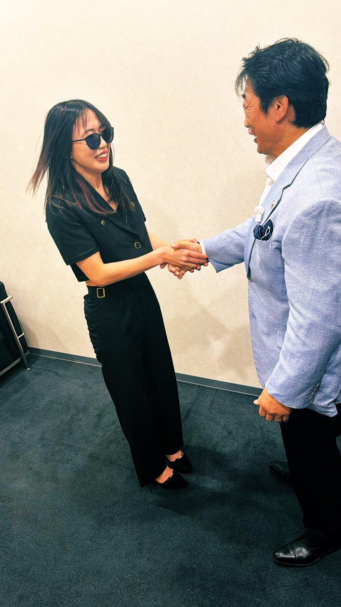 上谷沙耶×→上谷沙弥◯
また間違えた‼︎(笑)
YouTubeの収録楽しかったぜ。
#上谷沙弥
#スターダム