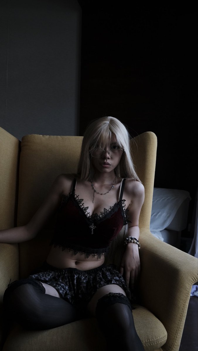 KlonoaLee's tweet photo. What do you prefer ? Lights ON /OFF? Just comment down below 👇 https://t.co/ob1u5acKr0