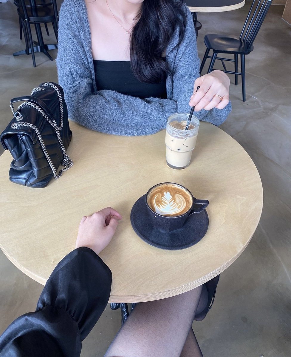 almamiacadena's tweet photo. #일산 #대화동 1년전약속햇던날 🖤 우리 우정은 변치말자고 https://t.co/65KSFFuJLn