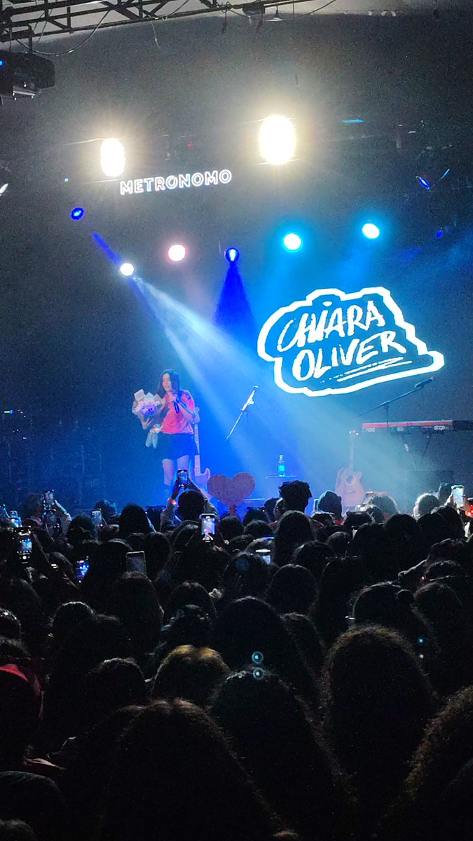 Piwiyera's tweet photo. YA VUELVEEEEEE 😔😭#LLRTChile https://t.co/eNl20BH20G