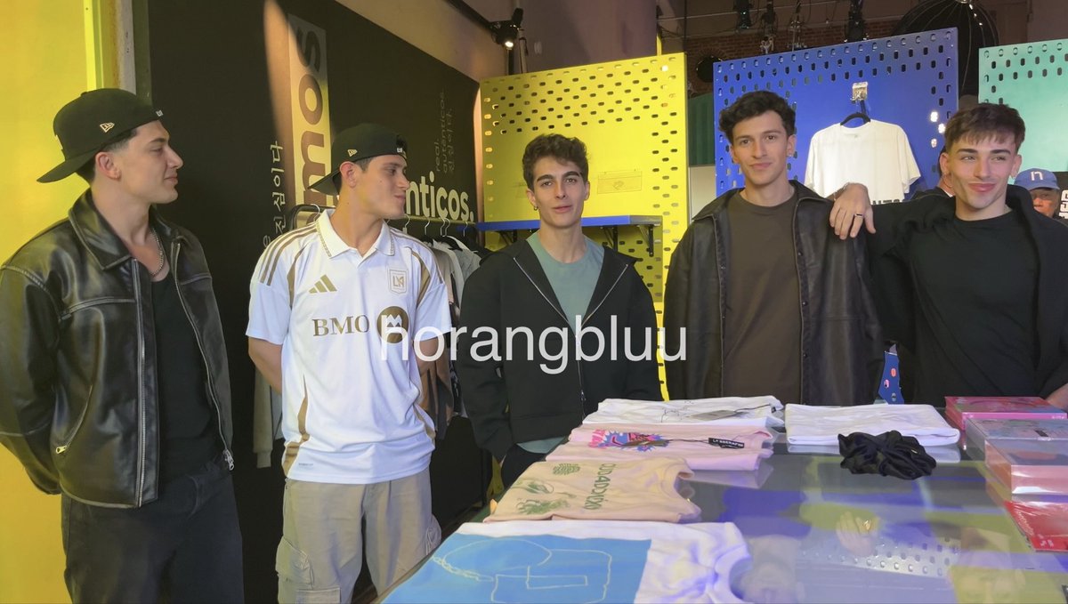 horangbluu's tweet photo. iannis, alex, pablo, leonardo y lucas salieron a despedirse de nosotras 🥹💗 https://t.co/wNbERAb8Qd
