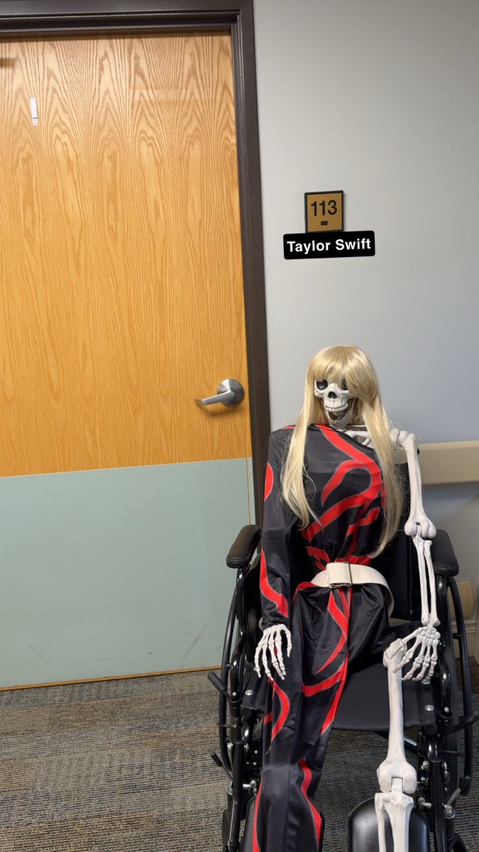 LexxiRaau's tweet photo. @drinkgaragebeer I’m an occupational therapist in a nursing home and today I did an inservice on body mechanics and you bet your biscuit I made it Eras Tour themed https://t.co/PLUpbahsh2