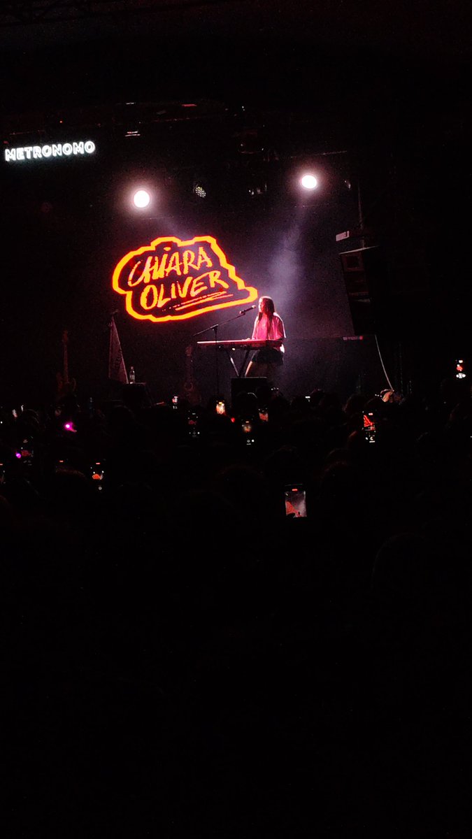 Piwiyera's tweet photo. #LLRTChile q bonito fue todo, @chiaraoliver vuelve a Chilee https://t.co/thmOHGjkej