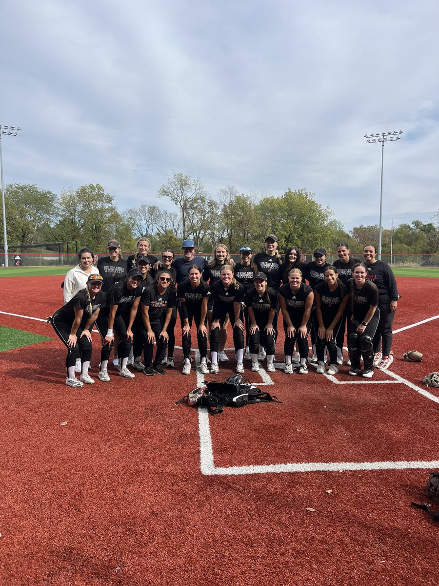 Emma Ryan tweet media