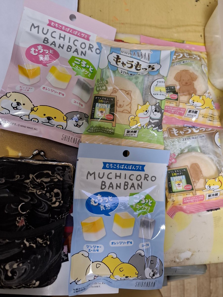 久々に定時だったので豚角煮つくって、余りの皮をキンピラにして…と色々してたら、またもや荷物整理が後回しに…
あと昨日買ったファミマのむちころめちゃ美味しかったです！！