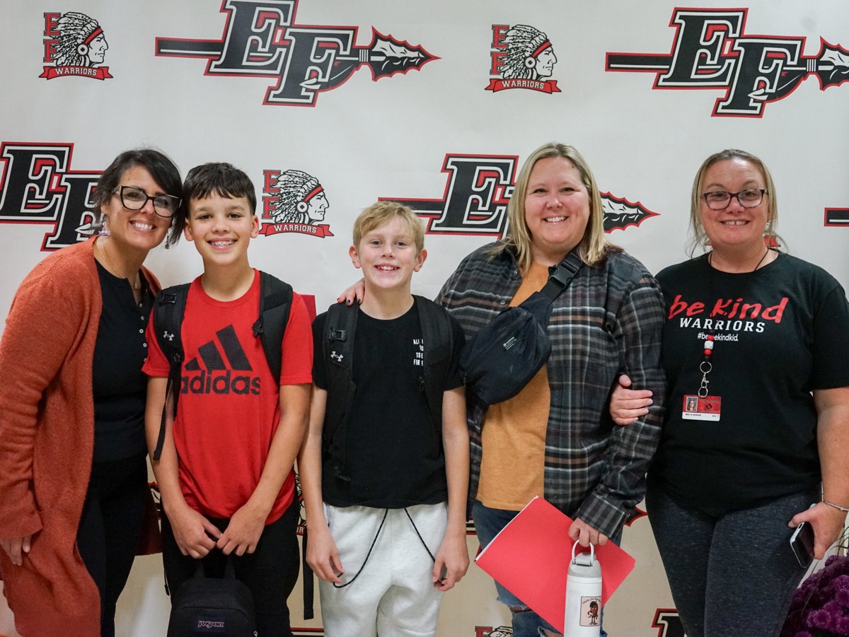 EFSDWarriors's tweet photo. Thanks to all the smiling faces that made today's Bring Your Parent to School Day such a success! #warriorproud #EFMS https://t.co/AGDoVjCnuS