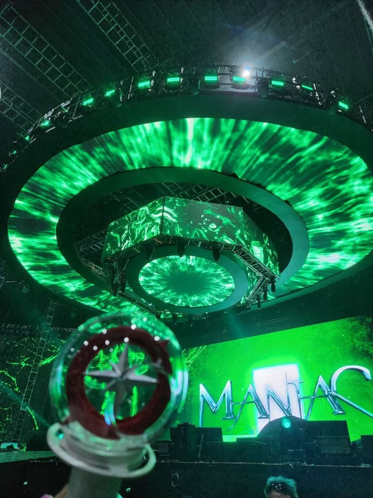 luvslinoring's tweet photo. si tuvieran la oportunidad de ir a todos los shows de la gira completa de uno de estos tour ¿ustedes cuál elegirían?

dominATE o MANIAC ?? https://t.co/Ln0iRjRkij