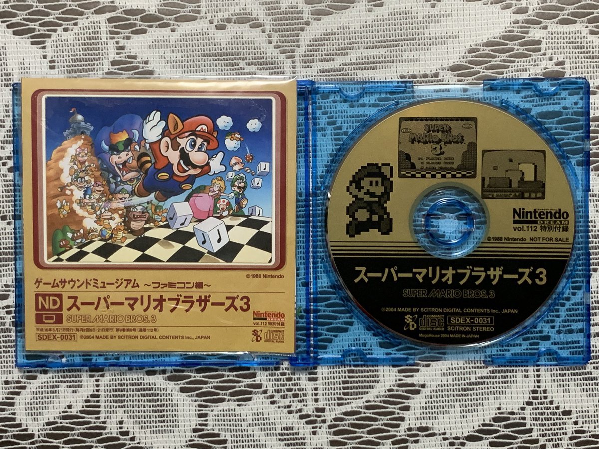 KAZTENDO2's tweet image. 「スーパーマリオブラザーズ3」37周年ですね。ソフトは紛失してしまったので、NintendoDREAM112号付録のサウンドトラックです。各ワールド、ステージやミス、ゲームオーバー時の短い曲も含めた全30曲が収録されています。同じファミコンでありながら、過去作から大きな進化を遂げた作品でしたね