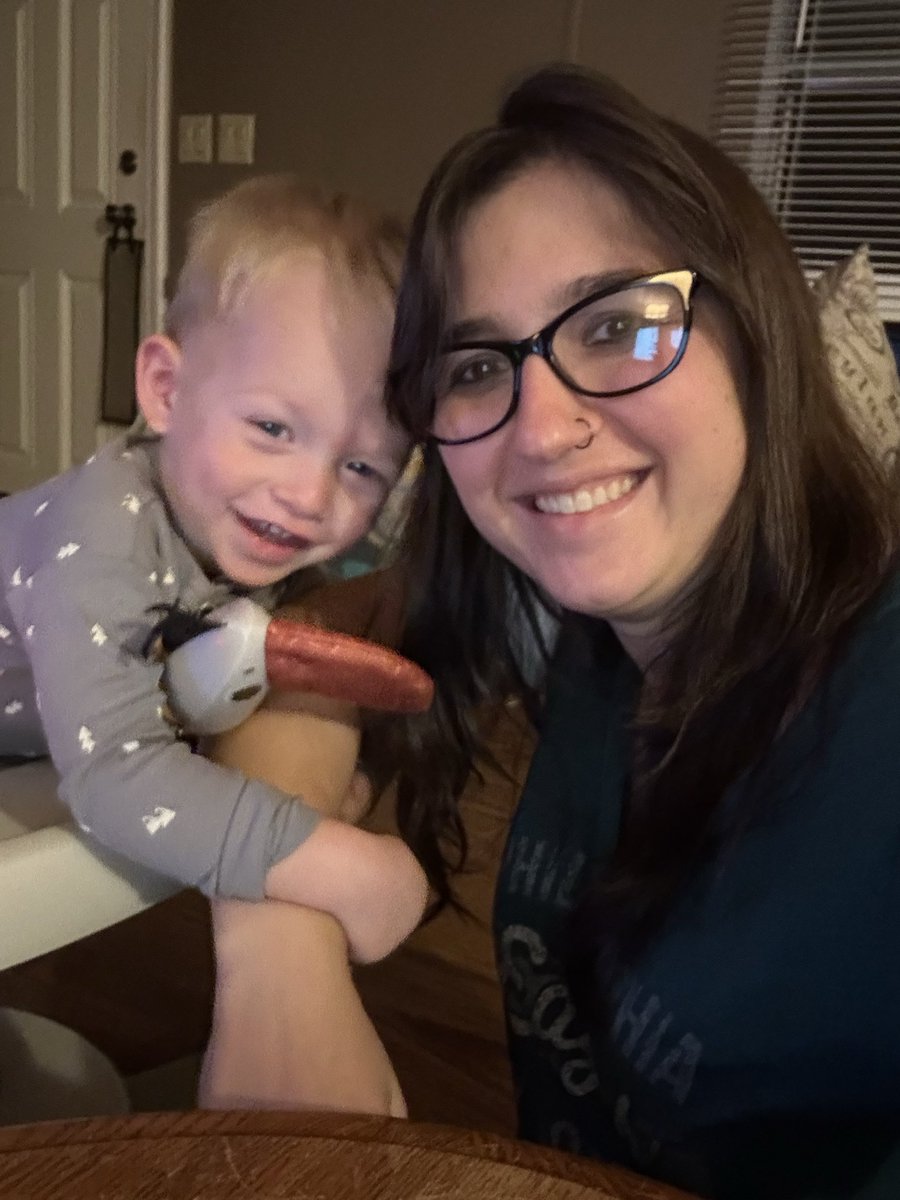 ConservativeGG3's tweet image. I have the cutest study buddy! 

That’s it. That’s the post! 😉✝️🎓📖🦌🤍💜

#GCULopes #StudyBuddy