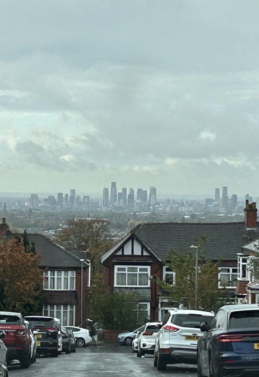 The metropolis that is Manchester spreading across our city , love it or hate it it’s an amazing place , picture taken from Oldham