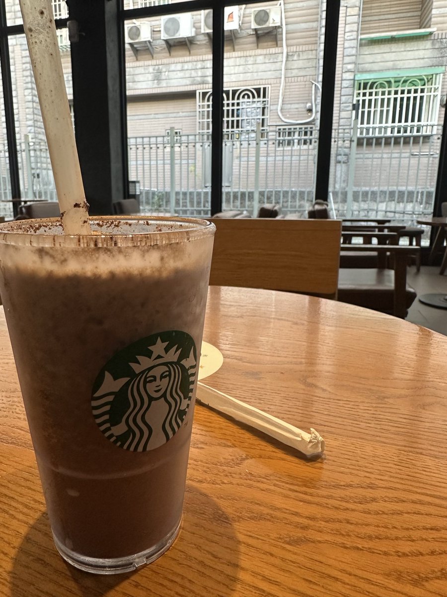 一個人的咖啡廳☺️

享受著音樂旋律 身心疲憊逐漸放鬆

#開放式關係  #放鬆心情