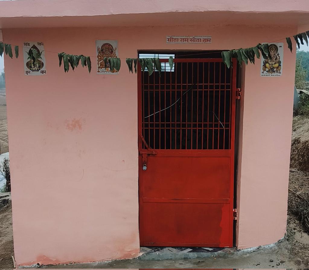 AmarsinghAYW's tweet image. जन भावनाओं को देखते हुए मंदिर का ताला खुलना चाहिए। चित्रकूट ग्राम मोहरवा के कुछ लोगों द्वारा सर्वजनिक मंदिर में ताला लगाया गया मैं इसकी घोर निदा करता हूं। मा.C.M @myogiadityanath जी द्वारा संज्ञान में लेकर उचित कार्यवाही की जाए।
@ChitrakootDm
@Anilpradhan01 @SanjayAzadSln