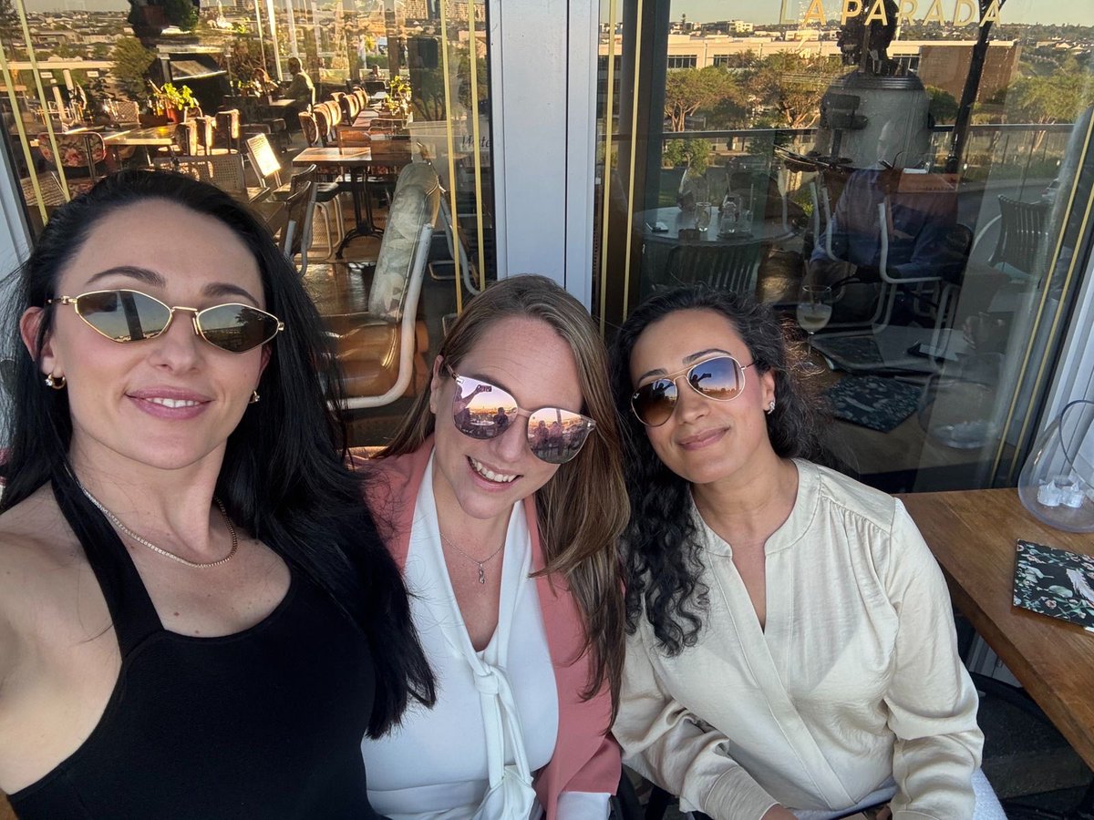 Talk done ✅
Still buzzing! but mostly just grateful.

<a href="/Devkrz/">Devon Krantz</a> been pushing me out of my comfort zone and always believing in me to do these things, even when I didn’t believe in myself. 
 
the team, <a href="/xinusu/">Xinusu.eth</a> <a href="/0xEuphrates/">Euphrates</a> <a href="/RebeckaMarriott/">Rebecka</a> <a href="/LinumLabs/">Linum Labs</a> being there with full energy,