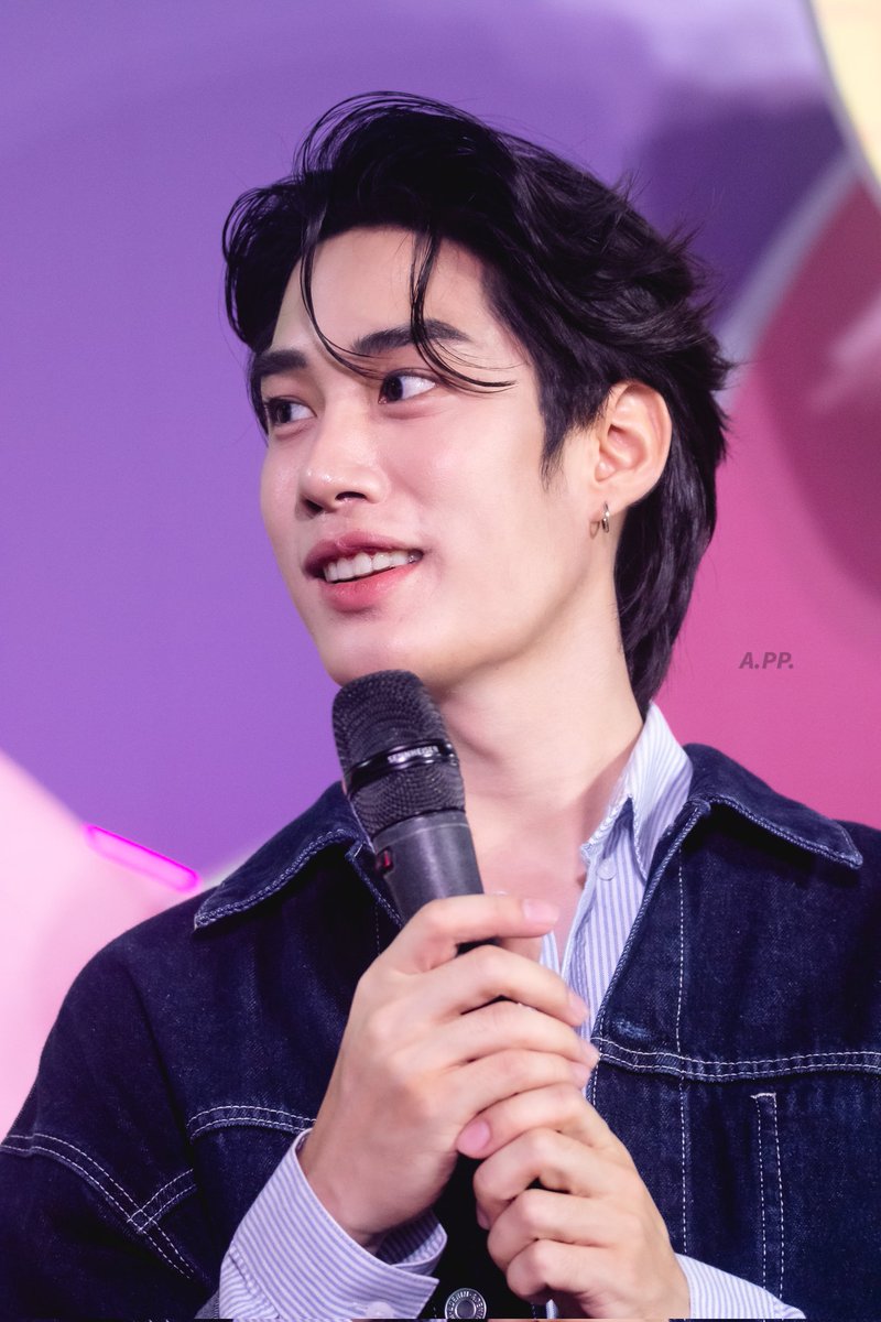 ไม่เคยถ่ายรูประยะชัดเท่านี้มาก่อน ชัดยันรีเทนเนอร์  555555