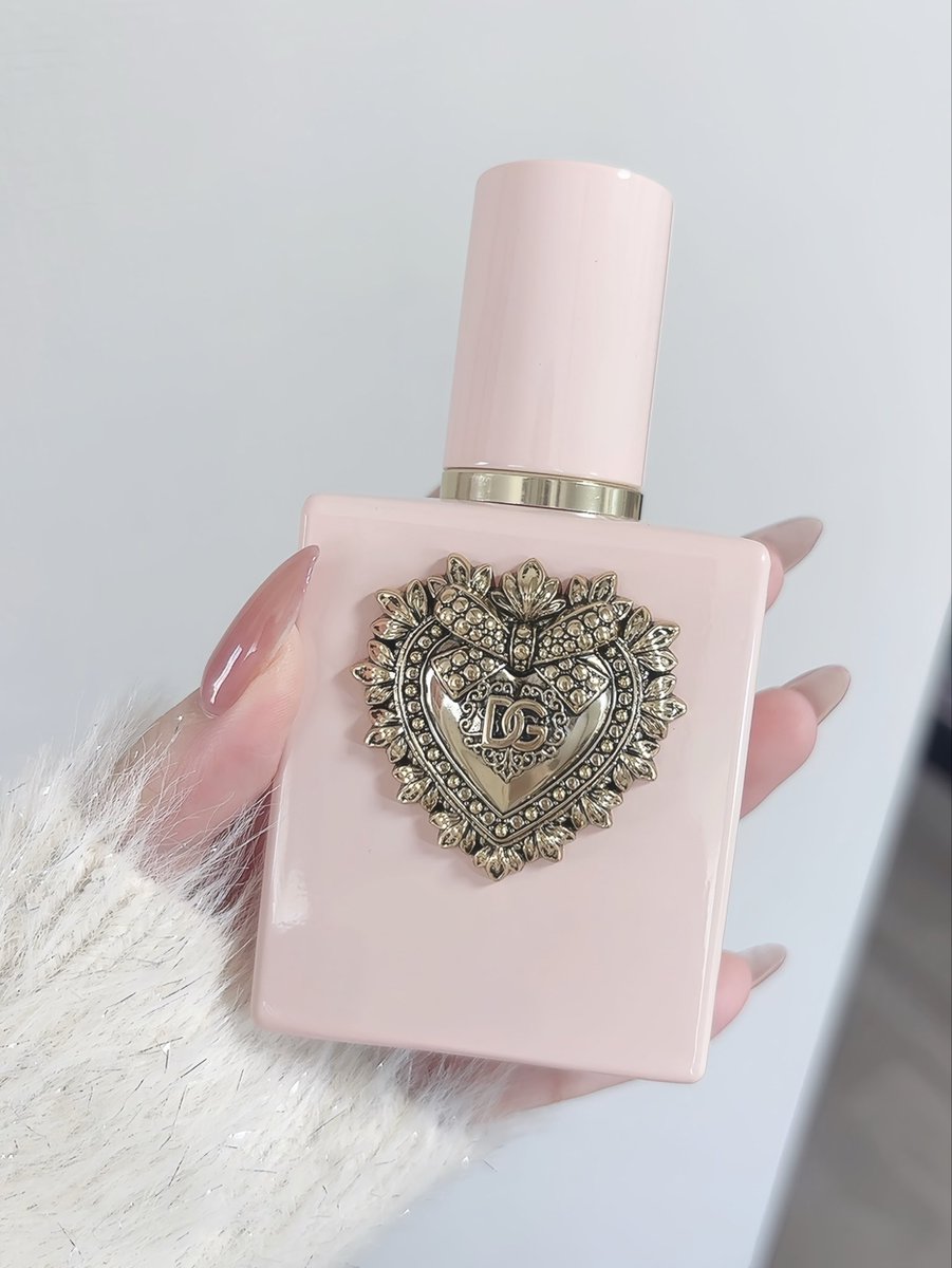 またﾊﾞﾌﾞい香水見つけてしまった…👶🏻ྀི🍼
海外ガールが「いちごミルクシェイクみたいな匂い」ってレビューしてて即買いしたドルガバのこれ、ふんわりニットに合うミルキーな香りで冬にデートでつけたら無双する系のやつ