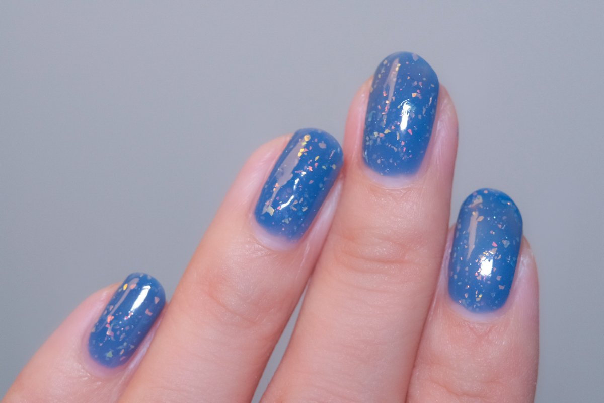 uwa_bam's tweet photo. ILNP - Jumping Puddle

ILNPの新色コレクションのひとつ パステルカラーに煌めくフレークに 少し曇りを感じるブルーが不思議な調和

嵐が過ぎ去った後の静かな魔法のひとときをイメージした色とのこと、まさに

#コスメ購入品 
#今日のネイル 
#セルフネイル https://t.co/PzFPeewSM4
