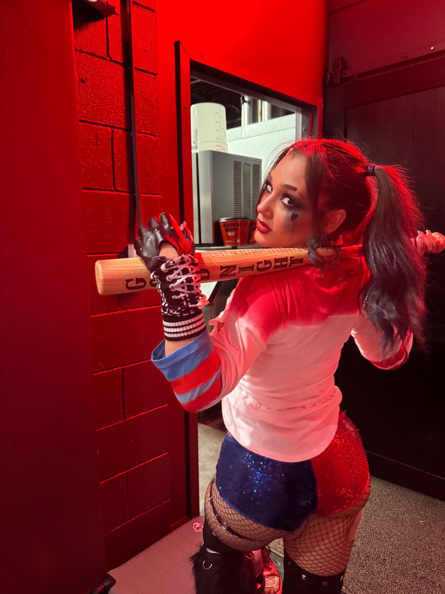 corinnejoy_'s tweet photo. Harley inspired gear for tonight puddin’ #corinnejoy #prowrestling #prowrestler #prowrestlinggear #halloweengear #TheDiva https://t.co/4eXeyghcq5
