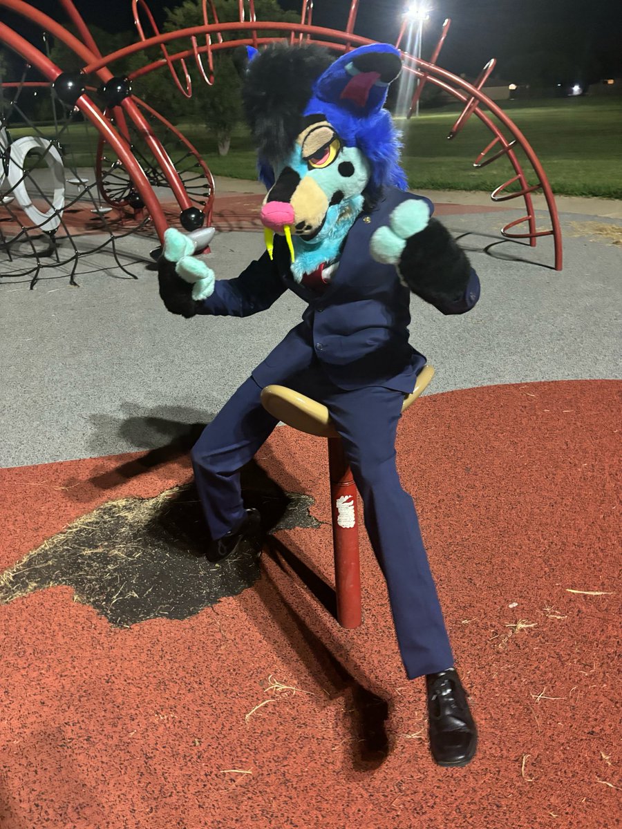 My fursuit (sorta) buying experience with <a href="/CactiMutt/">ShortKing™️➡️BLFC DD</a> 

Get suit from trade

Cacti finds me through a post, offers me a refurb for 75$

Promises it to be done in a few months at max

Gets it done and sends it back quick

Communicated perfectly