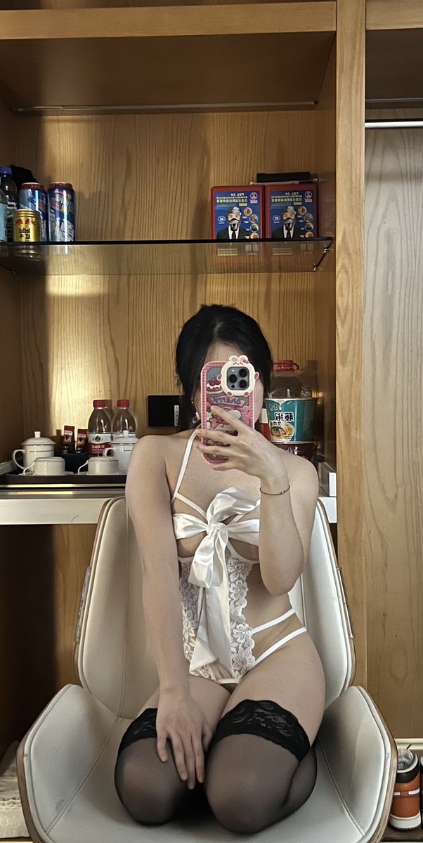a7736980's tweet photo. 自从和他在一起后 体重一直是增增增 啥时候能再回到以前的身材啊😭不过胖了之后被操的时候肥嘟嘟的看着也蛮有意思的 https://t.co/WtJPazY18X