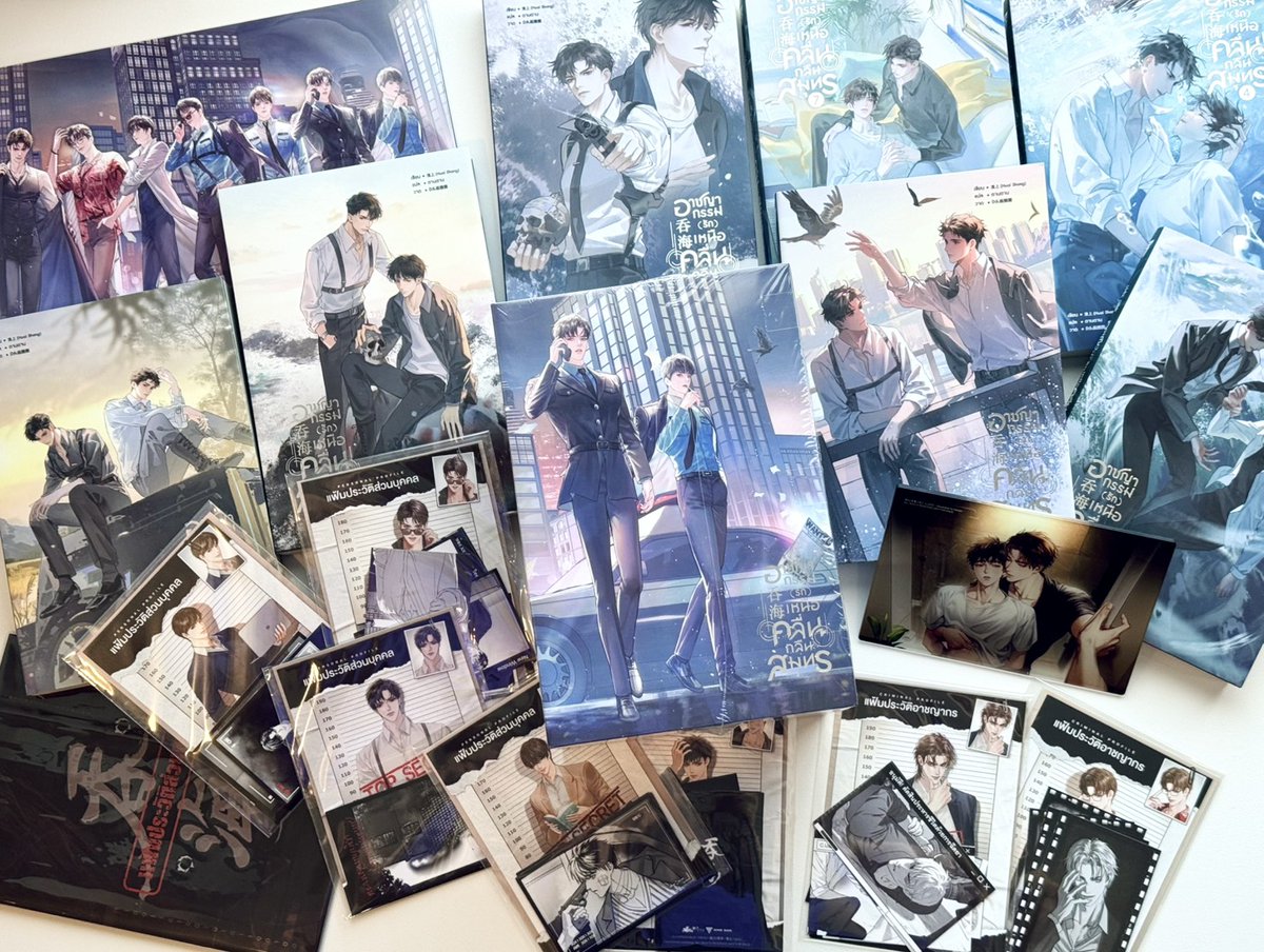 Geminii_Lu's tweet photo. #吞海 #อาชญากรรมรักเหนือคลื่นกลืนสมุทร

สนุก ตื่นเต้น คาดเดาไม่ได้ ช็อก ตะลึง ซาบซึ้ง เจ็บปวด ตลก ... ทุกอารมณ์ที่คุณนึกได้ มันอยู่ใน 7 เล่มนี้หมด

เหมือนได้ดำดิ่งสู่มหาสมุทรแห่งจินตนการของคุณหวายซ่าง ที่ทั้งละเอียด สมจริงจนไม่อยากขึ้นสู่ผิวน้ำ คลื่นตัวอักษรทุกบทถาโถมจนรู้สึก + https://t.co/I3srOObW5F