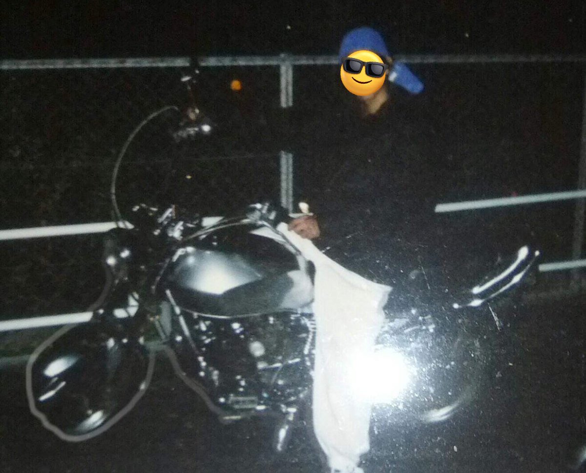 16歳の時に乗ってたCBX
初めて買った単車がCBXでした

しかし地元の面倒な上が強制的に乗り回し、事故られ、壊されたり、トラブルの元にもなりました

電話きて「今から来い」が当たり前
断ればシバかれる運命

しぶしぶ真夜中でも行って、次の日朝早くの現場でも関係なく朝まで過ごす

嫌な時代だった