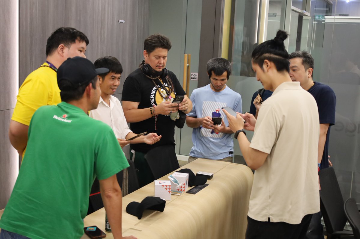 TomYumDAO's tweet image. An army of Thai devs just leveled up with some of the deepest Polkadot knowledge out there.  
Locked in. Ready to conquer the Sub0 hackathon. ⚔️ 
Massive shoutout to @wario_mx and @Acrepedia
for pulling this together
and to @VantageAppMkt for the venue.
