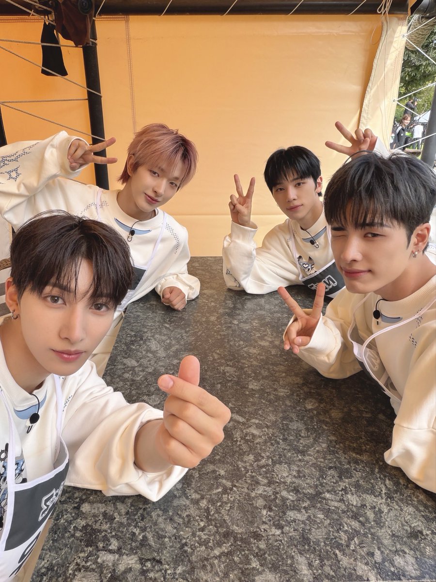 [#출장십오야]

넥스지 형아들의 출장십오야 💼

#NEXZ #TOMOYA #YU
#HARU #SOGEON
#Beat_Boxer #NEXZ_Beat_Boxer