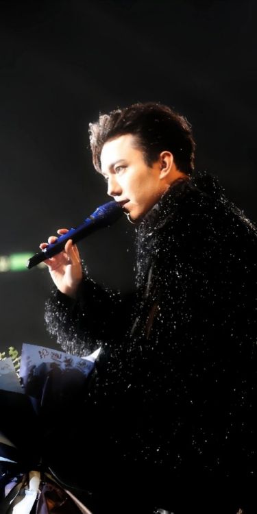 <a href="/Francesco386122/">Francesco 🇮🇹</a> Dimash riesce a trasmettere emozioni e l'essenza dell'esibizione attraverso la tonalità, lo stile del canto e la sincerità.
CONCIERTO DIMASH EN BARCELONA
#Dimash
DIMASH CONQUISTA EL MUNDO