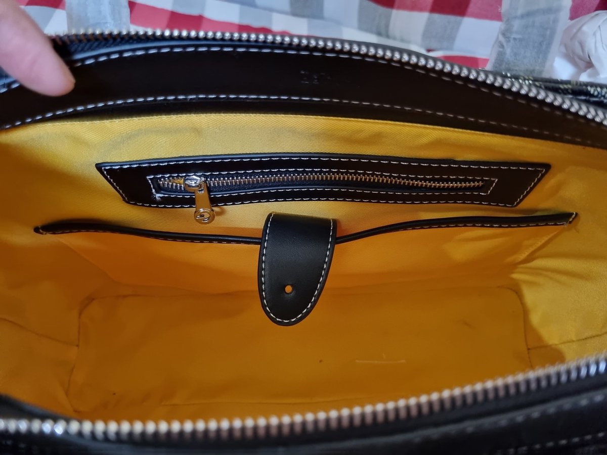 Indiparamarini's tweet photo. Guys, aku mau jual tas Goyard Okinawa ini yaa. Yang mau nanya harganya dan berminat komen atau DM aja, makasih☺️

#goyardbag
#goyardtokyo
#goyardokinawa
#goyardlover https://t.co/woEjvK94rO