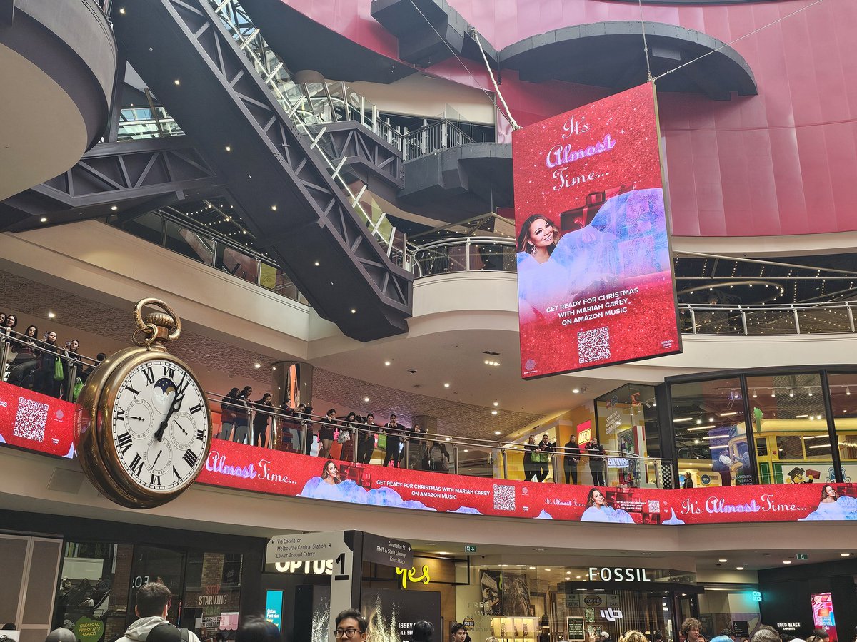 HelenAxon's tweet photo. In Melbourne for #fridayzlive Saturday night and seeing they are getting ready for @MariahCarey Christmas time music....I'm ready for it  🎅🤶🎄💝 https://t.co/27x4OhEe7o