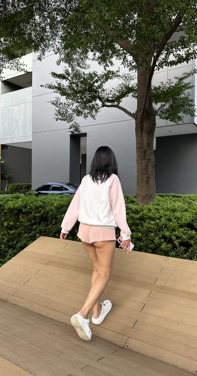 Naughty Girl tweet media