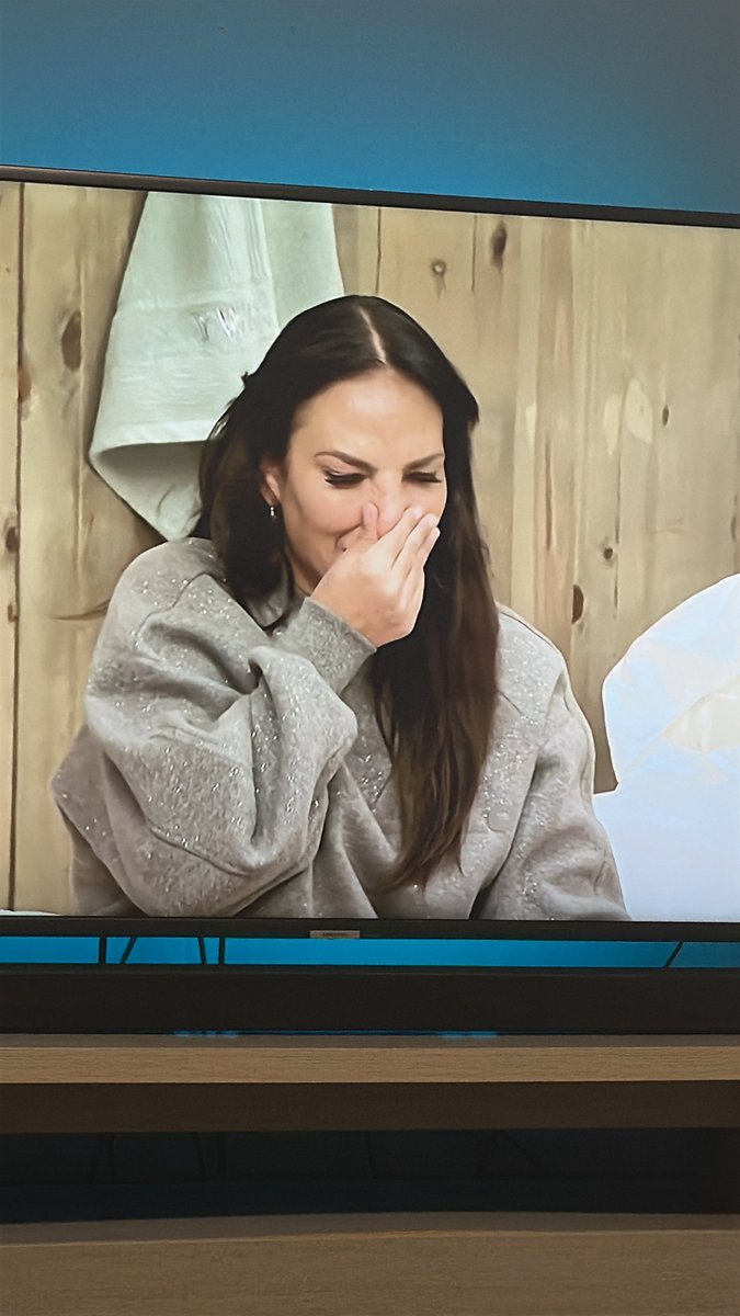 #LaGranjaVIP

Si te hubieran subido a la placa creeme que se habría ido de culo ese wey al ver que te íbamos a salvar a ti, lastima que no lo veremos porque #Golpeazar se va este domingo 🫰🏻