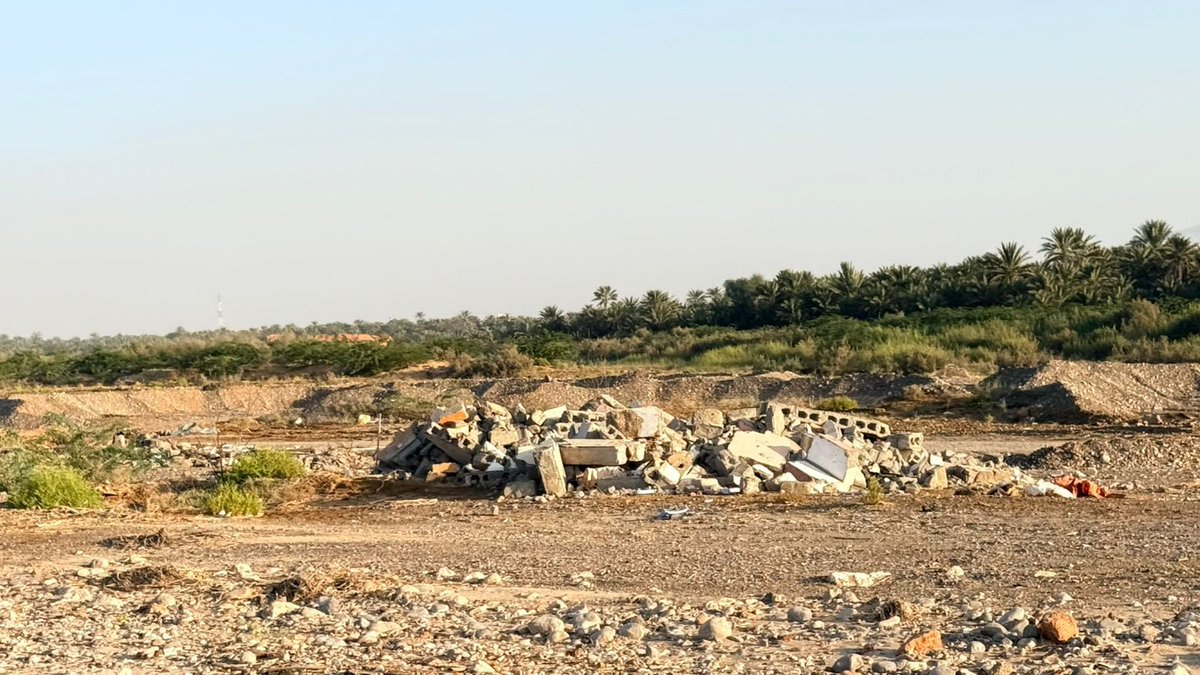 ممارسات وسلوكيات يقوم بها البعض بالتخلص من نفايات مخلفات موأد البناء، برميها في بطون الأودية وبعدم التخلص منها في المواقع المخصصة لها . 
نأمل بتعاون الجميع بمنع هذه السلوكيات، لهدف الحفاظ على المظهر العام والعمل معاً لتعزيز جودة صحة البيئة وسلامة المجتمع .