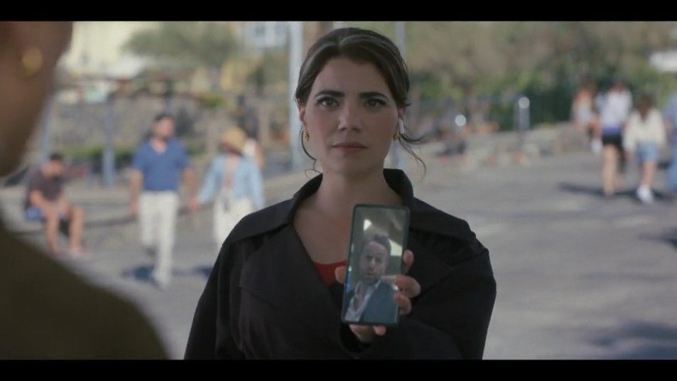 JavaJunkie91's tweet image. Martine bugging Jonah's phone to get revenge on him. We love a good redemption story.

#TonyandZiva