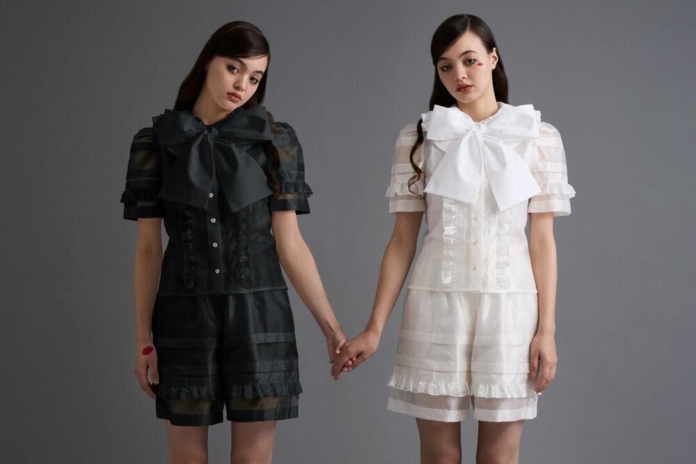 FashionPressJP's tweet image. &quot;花びらバッグ”のカナコ タムラ、新作は「スズラン」巾着バッグ＆刺繍レースドレス - fashion-press.net/news/138904